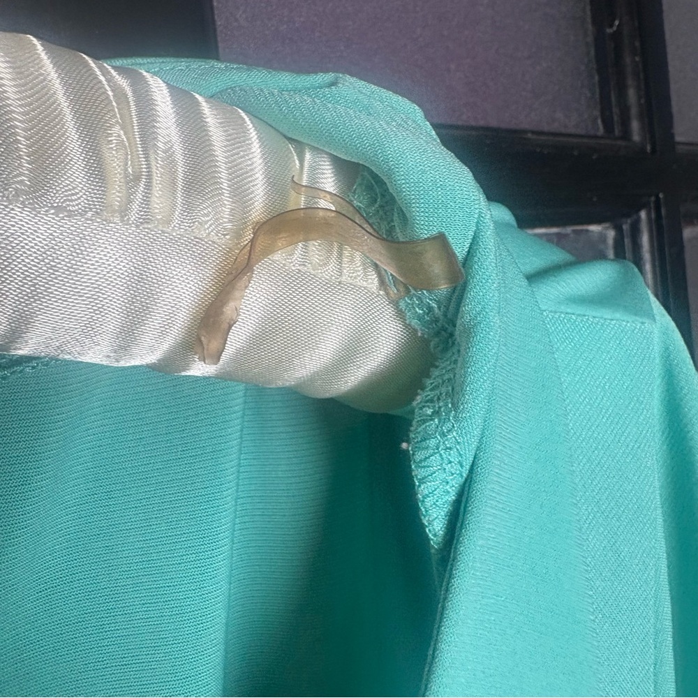 Maurices Turqouise Scoop Neck Flutter Sleeve Top Size Large - Picture 6 of 10